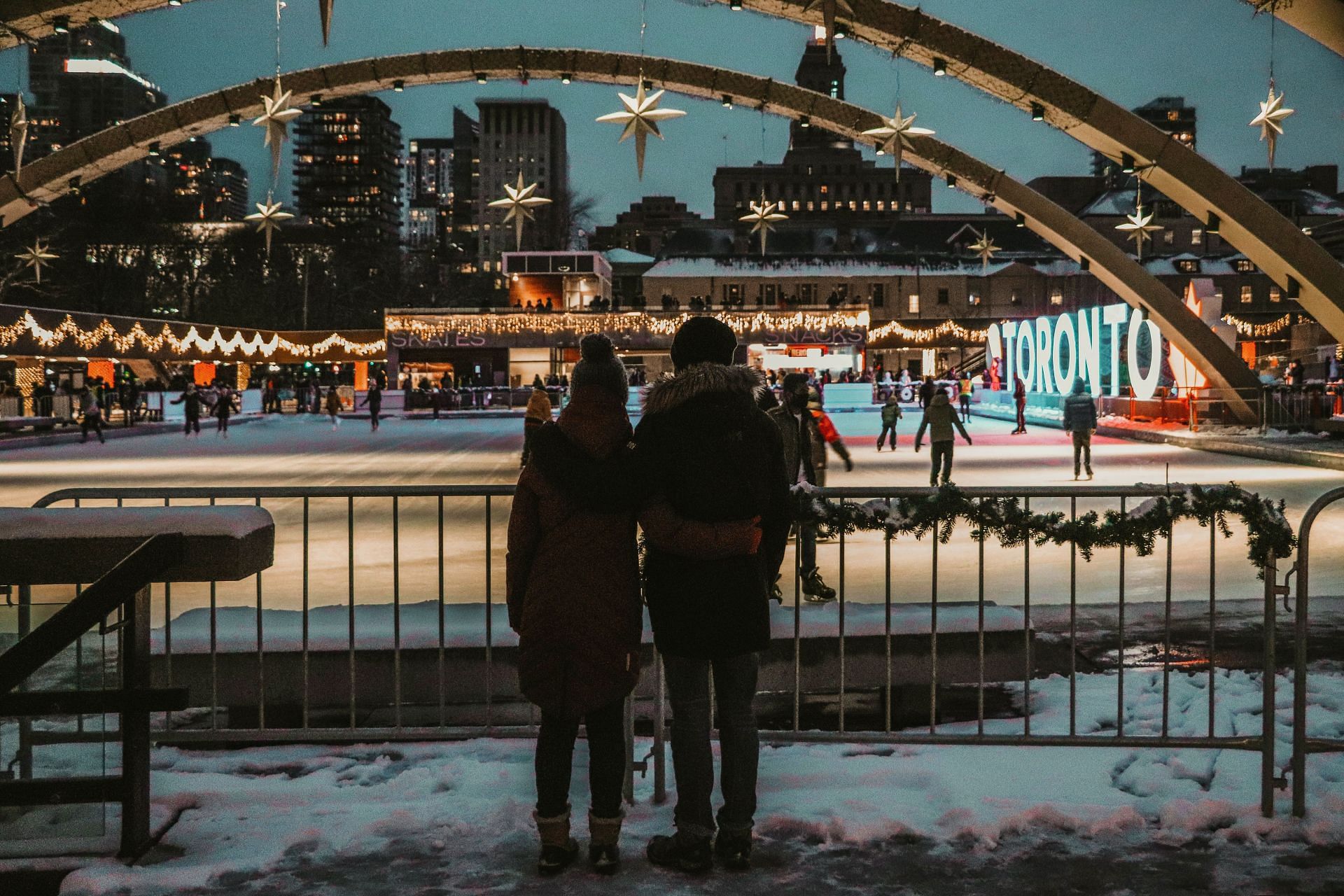 While everyone has responsibilities, determining your safety circle is a psychological trick. (Image via Unsplash/ Designercologist)